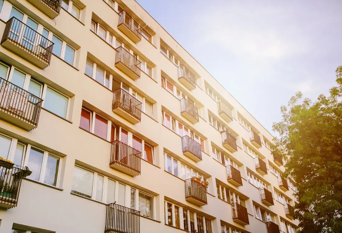 Vaihtomattopalvelu on hyvä tapa ylläpitää asumisviihtyvyyttä kerrostalo asunnoissa. Tyypillisesti sisääntulomatot pysyvät paikallaan, mutta menettävät tehoaan pitkien vaihtovälien takia. Vaihtomattopalvelu auttaa muun muassa juuri tässä ongelmassa.